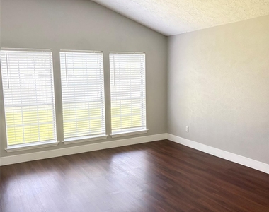20315 Aspenwilde Drive - Photo Thumbnail 8