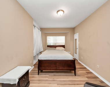 706 River Delta Lane - Photo Thumbnail 21