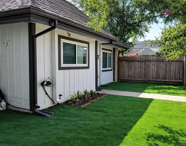 12026 Mighty Oak Dr - Photo Thumbnail 9