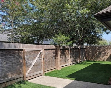 12026 Mighty Oak Dr - Photo Thumbnail 1