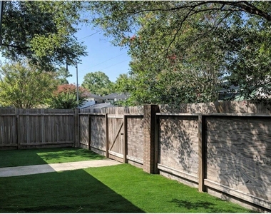 12026 Mighty Oak Dr - Photo Thumbnail 2