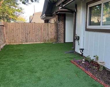 12026 Mighty Oak Dr - Photo Thumbnail 7