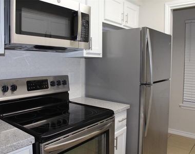 1122 Brenda Lane - Photo Thumbnail 3