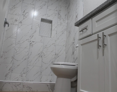 1122 Brenda Lane - Photo Thumbnail 5