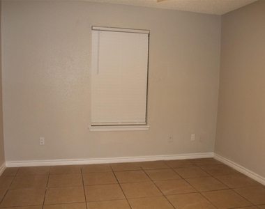 1122 Brenda Lane - Photo Thumbnail 8