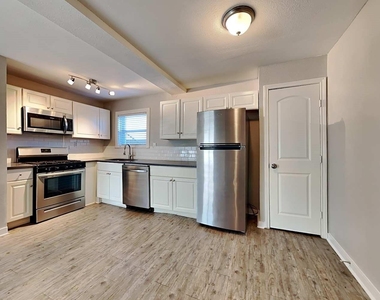 403 E Standifer Street - Photo Thumbnail 3