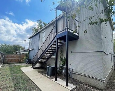 403 E Standifer Street - Photo Thumbnail 9