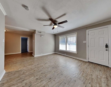 403 E Standifer Street - Photo Thumbnail 2