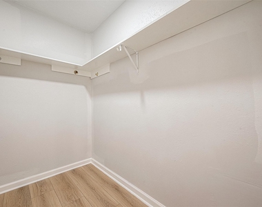 6919 Maczali Drive - Photo Thumbnail 16