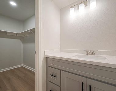 6919 Maczali Drive - Photo Thumbnail 15