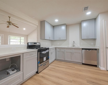 6919 Maczali Drive - Photo Thumbnail 11