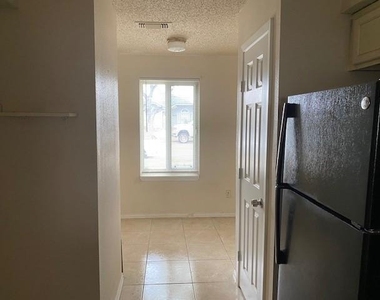 2142 Greenbriar Colony Drive - Photo Thumbnail 7