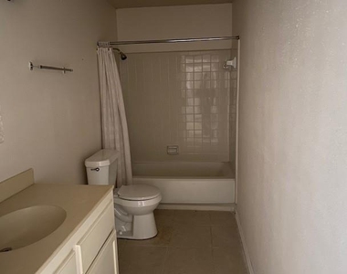 2142 Greenbriar Colony Drive - Photo Thumbnail 10