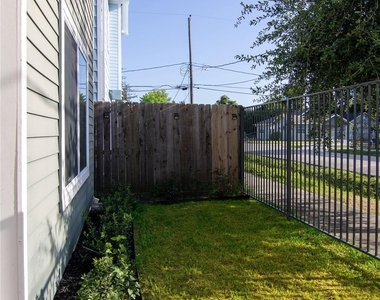 2306 Wipprecht Street - Photo Thumbnail 2