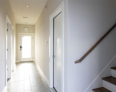 2306 Wipprecht Street - Photo Thumbnail 4