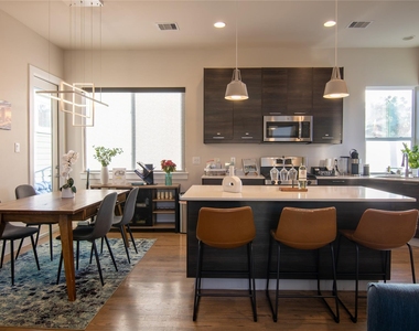 2306 Wipprecht Street - Photo Thumbnail 16