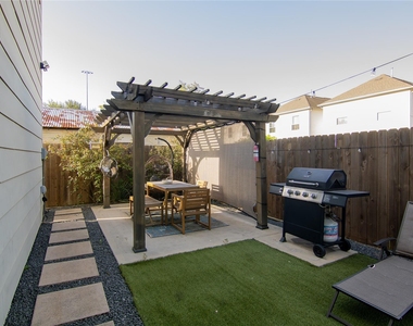 2306 Wipprecht Street - Photo Thumbnail 9