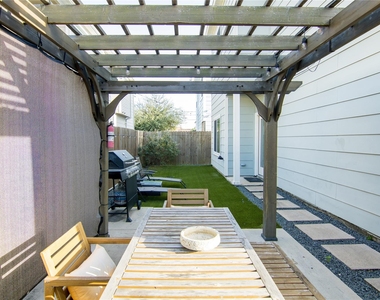 2306 Wipprecht Street - Photo Thumbnail 8