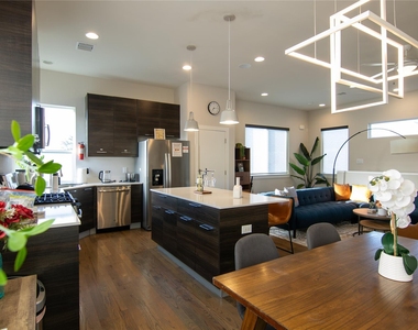 2306 Wipprecht Street - Photo Thumbnail 13