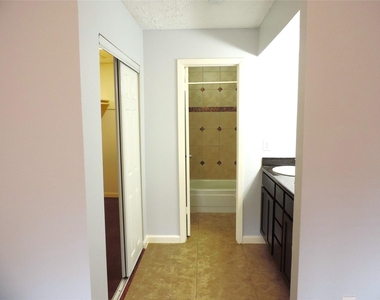 10555 Turtlewood Court - Photo Thumbnail 8