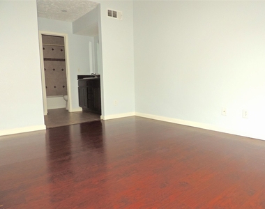 10555 Turtlewood Court - Photo Thumbnail 6