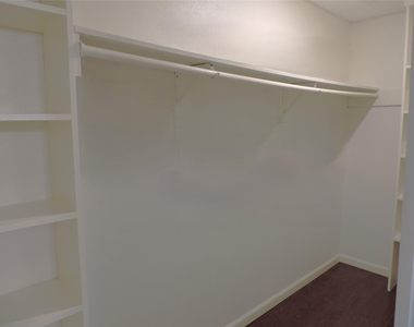 10555 Turtlewood Court - Photo Thumbnail 10