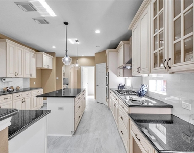 5303 Riverstone Crossing Drive - Photo Thumbnail 13