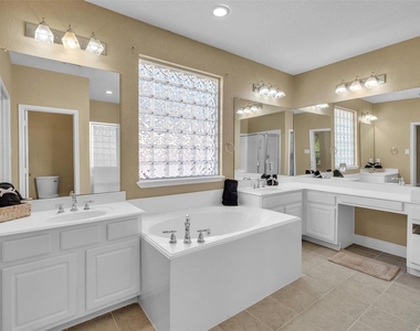 5303 Riverstone Crossing Drive - Photo Thumbnail 18