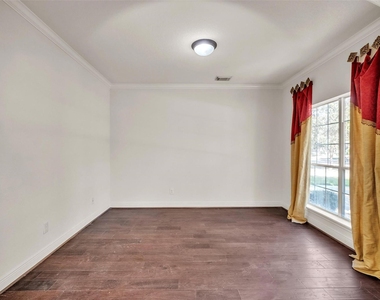 5303 Riverstone Crossing Drive - Photo Thumbnail 3