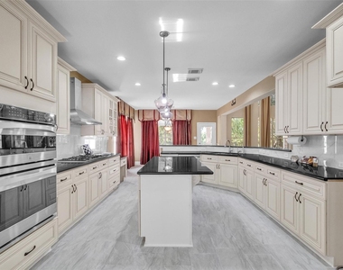 5303 Riverstone Crossing Drive - Photo Thumbnail 14