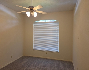 15114 Farndale Drive - Photo Thumbnail 14