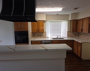15114 Farndale Drive - Photo Thumbnail 4