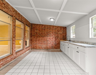 4111 Surreydon Drive - Photo Thumbnail 30