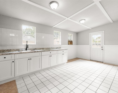 4111 Surreydon Drive - Photo Thumbnail 17