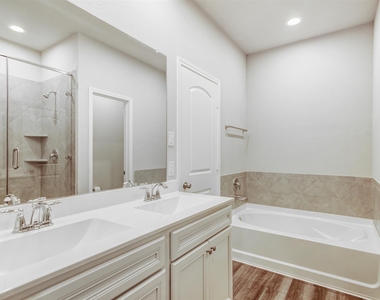 9304 Colonial Bent Court - Photo Thumbnail 13