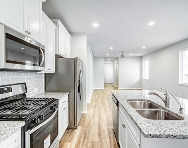 9304 Colonial Bent Court - Photo Thumbnail 8
