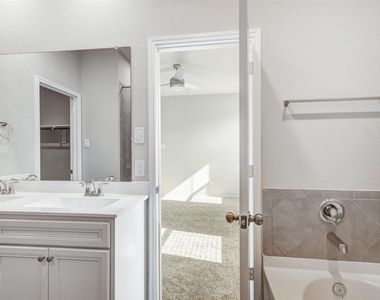 9304 Colonial Bent Court - Photo Thumbnail 14
