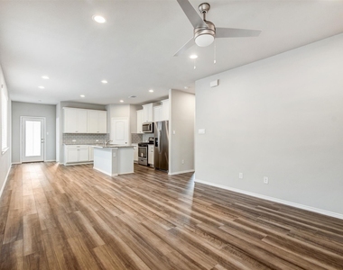 9304 Colonial Bent Court - Photo Thumbnail 5