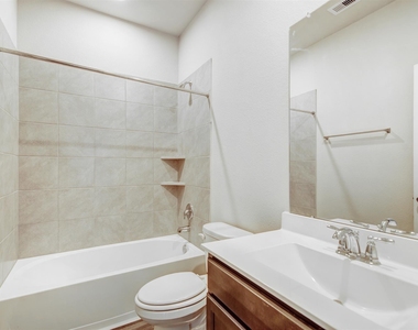 9304 Colonial Bent Court - Photo Thumbnail 18