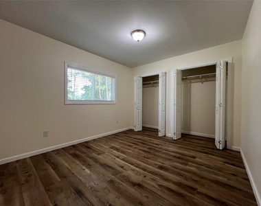 436 Shadywood Drive - Photo Thumbnail 7