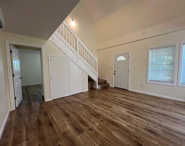 436 Shadywood Drive - Photo Thumbnail 6