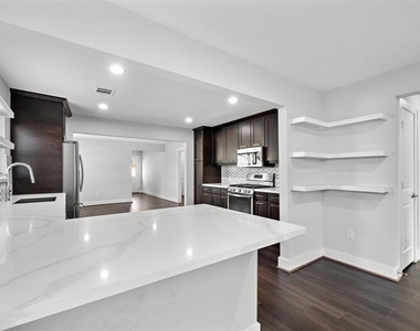 1511 Mcneil Street - Photo Thumbnail 10