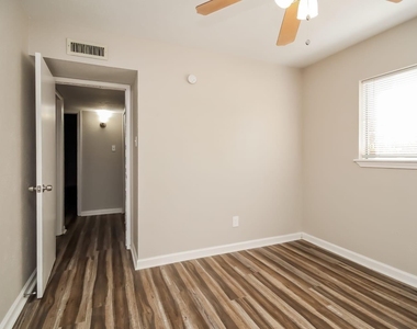 16835 Grampin Drive - Photo Thumbnail 10
