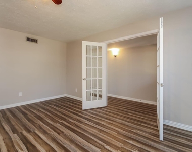 16835 Grampin Drive - Photo Thumbnail 7