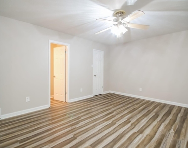 16835 Grampin Drive - Photo Thumbnail 8