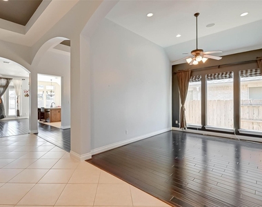 5422 Linden Rose Lane - Photo Thumbnail 5