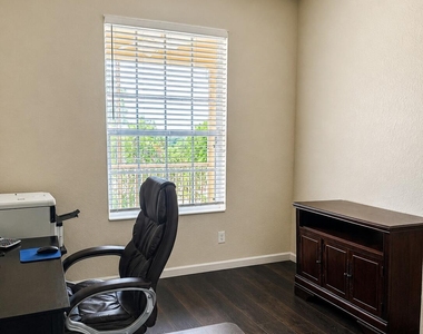 3848 Lexmark Lane - Photo Thumbnail 6