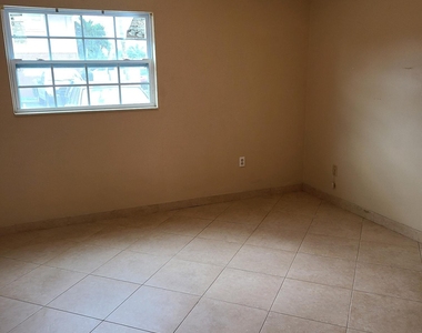 131 Bristol Court - Photo Thumbnail 5