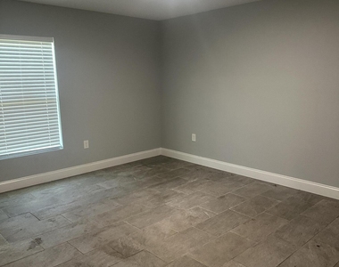 4445 Alpine Lane - Photo Thumbnail 4