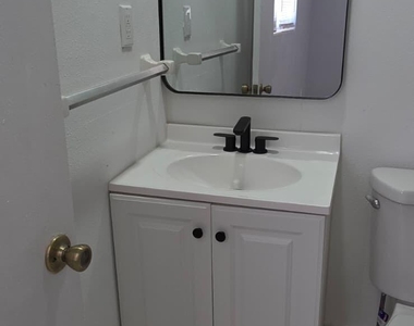 1047 Japonica Lane - Photo Thumbnail 8